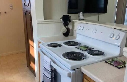 Topeka House | 1Kg-Bed Entire Non-shared Condo fully appointed