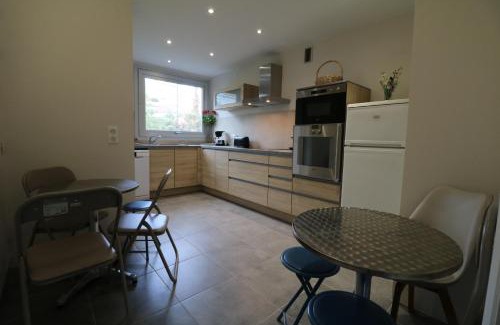 Cannes Old Town Apartment | 2, 3 and 4 bedroom sea view Forville Apartments 5 mins from the Palais