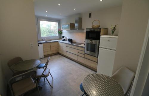 Cannes Old Town Apartment | 2, 3 and 4 bedroom sea view Forville Apartments 5 mins from the Palais