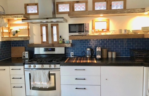 Dawson House | 2 BD/2 BA w home office AND separate work studio. Pet friendly!