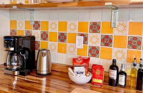 Las Cruces Apartment | 2 bd w/lrg fenced yard 3 mins from farmers market