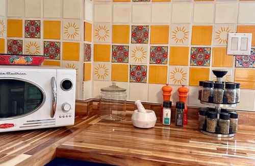 Las Cruces Apartment | 2 bd w/lrg fenced yard 3 mins from farmers market