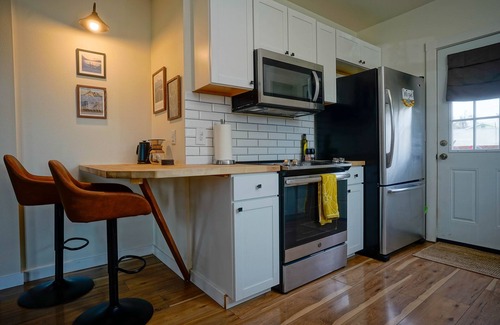 Redding House | 2-bdrm, 1.5 bath, dog-friendly, 5 min to downtown, tucked away, scenic views