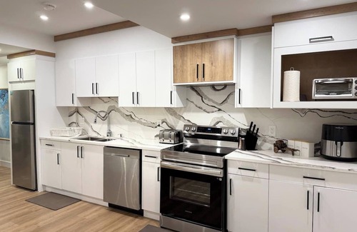 Beaumont Apartment | 2 Bdrm Legal Suite| Newly Built| 20 mins Airport
