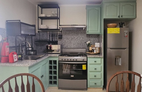 Barahona Apartment | 2-bdrm Penthouse apt, private rooftop with Bay views, AC, WiFi, BBQ, Parking +