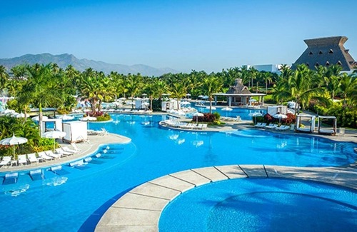 Granjas del Marques Apartment | 2 Bdrm Suite w/Kitchenette on the Beach in Acapulco