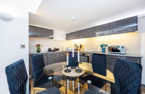 West Kensington Apartment | 2 Bed 2 Bath Deluxe Flat in Kensington