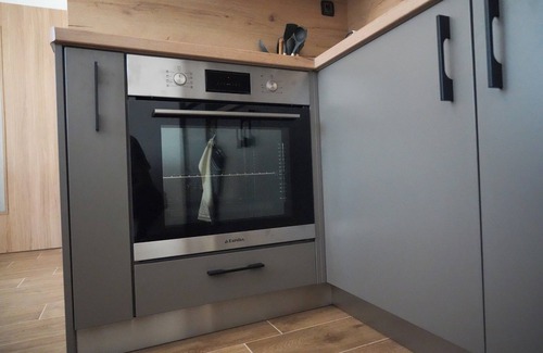 Sandanski Apartment | 2 Bed Apt - Sleeps 4, Terrace & Pet Friendly