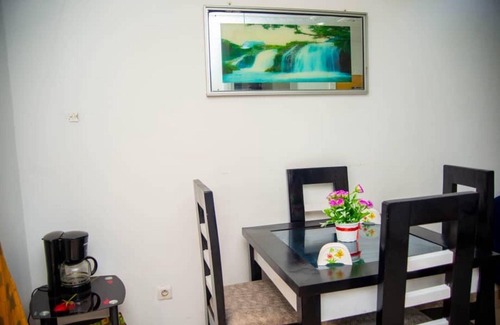 Douala Apartment | 2 Bed Apt Sleeps 5 - Wifi, Parking, Balcony