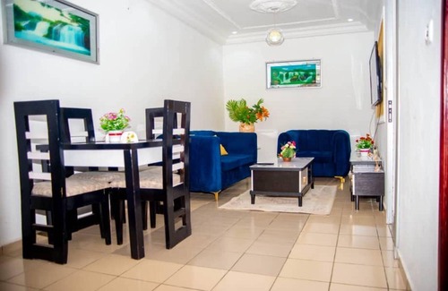 Douala Apartment | 2 Bed Apt Sleeps 5 - Wifi, Parking, Balcony
