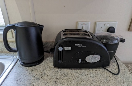 Isle of Portland Ski Chalet | 2 bed caravan in Portland Dorset sleeps 4