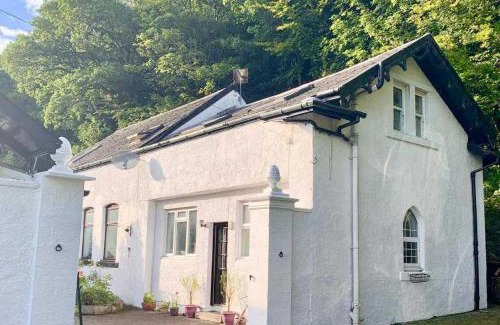 Kilmun House | 2 Bed Cottage Sleeps 2 - Parking Pet Friendly