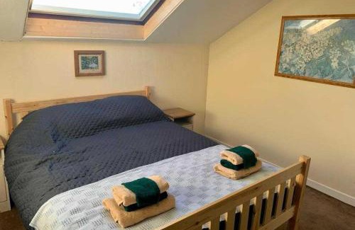 Kilmun House | 2 Bed Cottage Sleeps 2 - Parking Pet Friendly