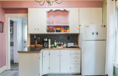 Phinney Ridge Cottage | 2-Bed Craftsman with Private Garden, Steps to Green Lake & Downtown Seattle