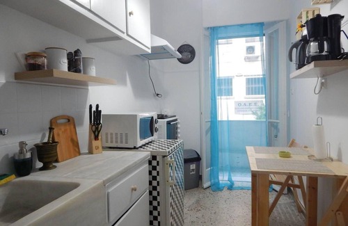 Athens City Centre Apartment | 2 Bed Flat - Sleeps 3 - Parking - Wifi