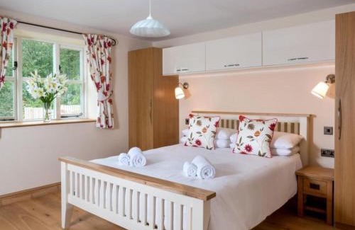 Gilwern House | 2 Bed House - Sleeps 4 - Fishing - Parking - Patio