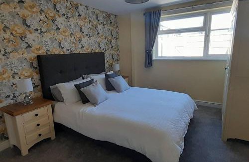 Dukeries Mill House | 2 Bed House - Sleeps 4 - Pets - Garden - Parking