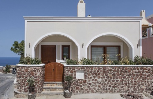 Fira House | 2 Bed House - Sleeps 5 - Pets - Parking - Wifi