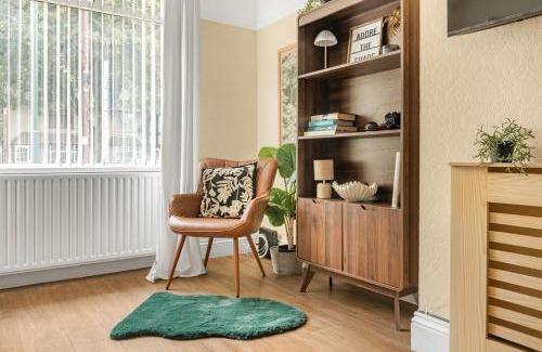 Nottingham Villa | 2 Bed House with Home Office Garden and Free Parking