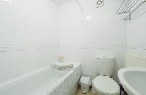 Ashford-in-the-Water House | 2 Bed in Ashford in the Water PK932