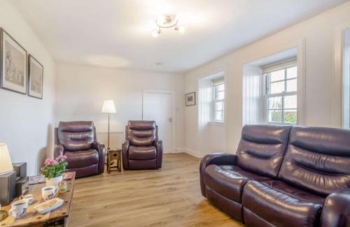 Ayr House | 2 Bed in Ayr 90039