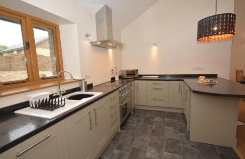 Bideford House | 2 Bed in Bideford 32240