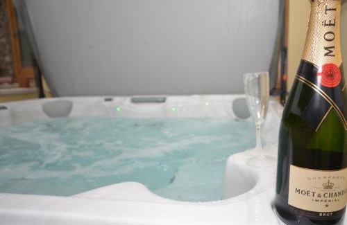 Bideford House | 2 Bed in Bideford 32240