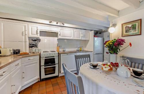 Ewhurst Green House | 2 Bed in Brede 46895