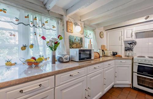 Ewhurst Green House | 2 Bed in Brede 46895