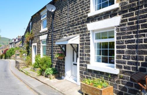 Hayfield House | 2 Bed in Hayfield 57871