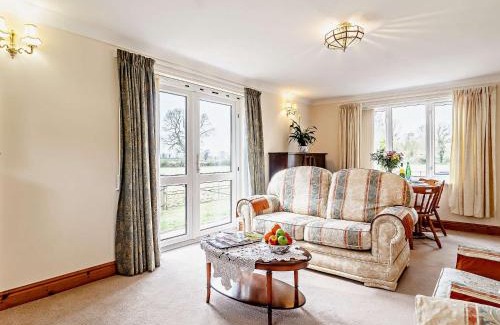 East Dereham House | 2 Bed in Mattishall 57133