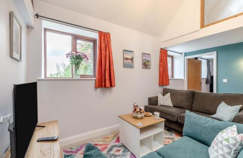 Ellastone House | 2 Bed in Prestwood oc-q33072