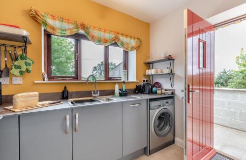 Ellastone House | 2 Bed in Prestwood oc-q33072