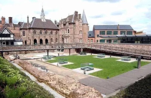 Coventry City Centre Cottage | 2 Bed modern luxury cottage overlooking gardens