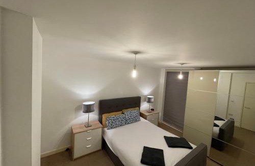 Tollington Apartment | 2 Bed-Sleeps4-Parking-Balcony-NearCityCentre
