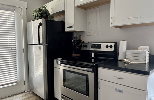 North Charleston Resort | 2 Bedroom 1 Bath on the Edge of Charleston Near Airport