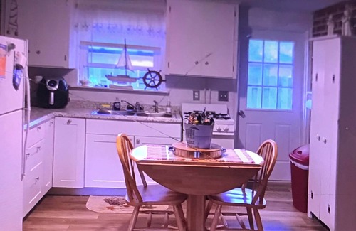 Gypsum Cottage | 2 bedroom, 1 side of a duplex cottage, in Catawba, beach 500 ft away.