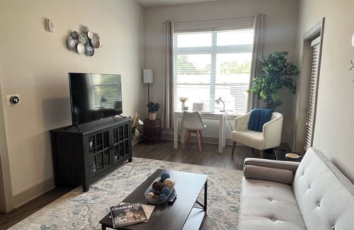 Dilworth Condo | 2 Bedroom- 2 Bath Boutique Apt