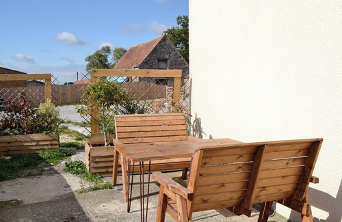 Wotton-under-Edge Cottage | 2 bedroom accommodation in Wickwar, Wotton-under-Edge