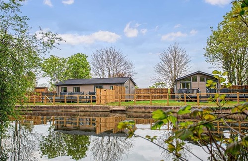 Hoddesdon Ski Chalet | 2 bedroom accommodation in Hoddesdon