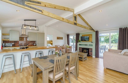 Ellesmere Ski Chalet | 2 bedroom accommodation in Tetchill