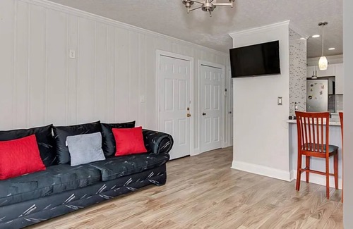 Forest City House | 2-bedroom And 2 Bath house with WiFi, AC in delightful Forest City