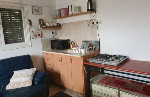 Rehovot Apartment | 2 bedroom apartment in batiya makov shared rooms