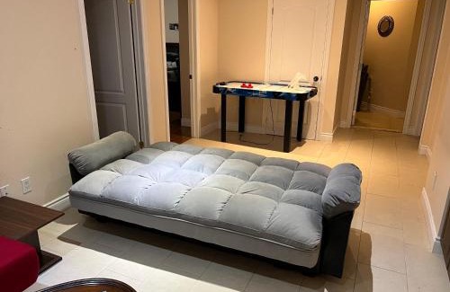 Richmond Hill Apartment | 2 bedroom basement with parking