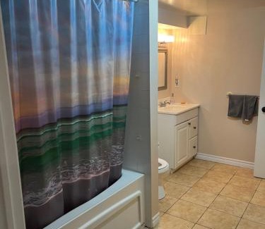 Richmond Hill Apartment | 2 bedroom basement with parking