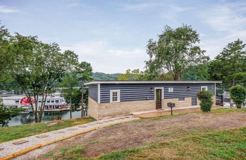 Allons Villa | 2 Bedroom Beacon Cottage 3 - Two bedrooms, one sleeper sofa and a kitchenette