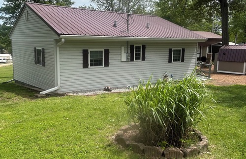 Benton Cabin | 2-bedroom cabin over looking Kentucky Lake