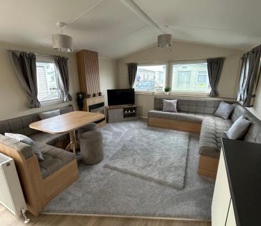 Ingoldmells Resort | 2 Bedroom Caravan 6 Birth The Wolds Ingoldmells Skegness - No pets free WiFi