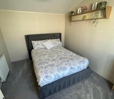 Ingoldmells Resort | 2 Bedroom Caravan 6 Birth The Wolds Ingoldmells Skegness - No pets free WiFi