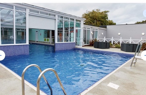 Hunstanton Ski Chalet | 2 Bedroom Caravan in Hunstanton Dogs go Free